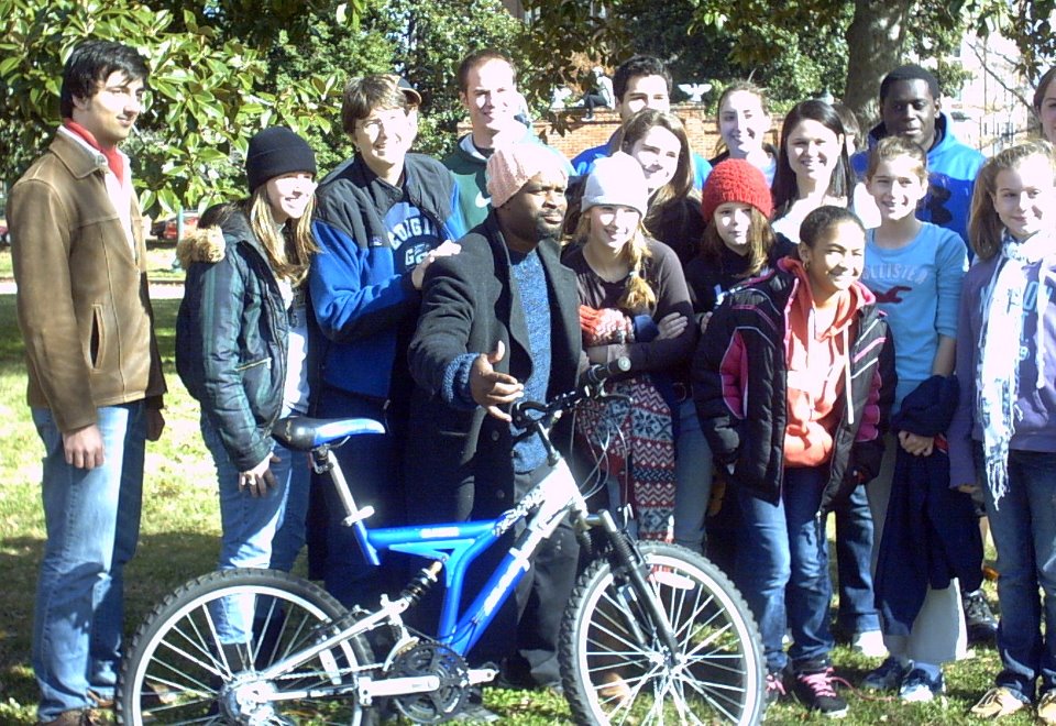 Homeless man receives a bike from TOP volunteers