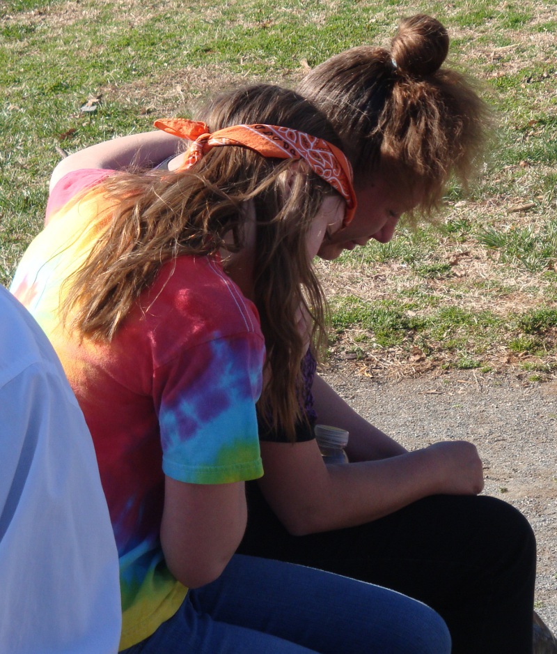 A young TOP volunteer comforts a single mother